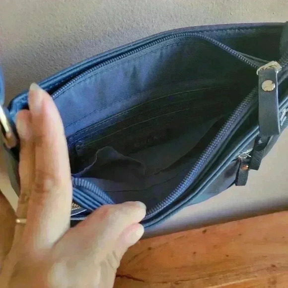 Beautiful! BUENO Navy Blue Crossbody Bag Adjustable Faux Laether Silver Zippers - Picture 3 of 10